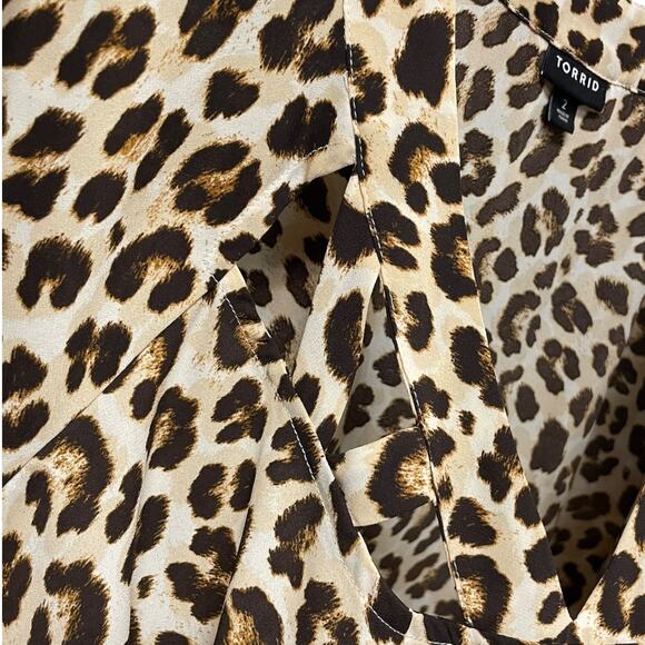 Torrid Cheetah Print Caged Neck Blouse size 2X - Picture 4 of 7